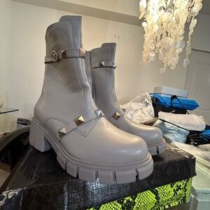 5/25$ Must Buy 5!! Boots Combat Grey Taupe Moto sz 9 BNWT only 5$w 5 Items Bundl